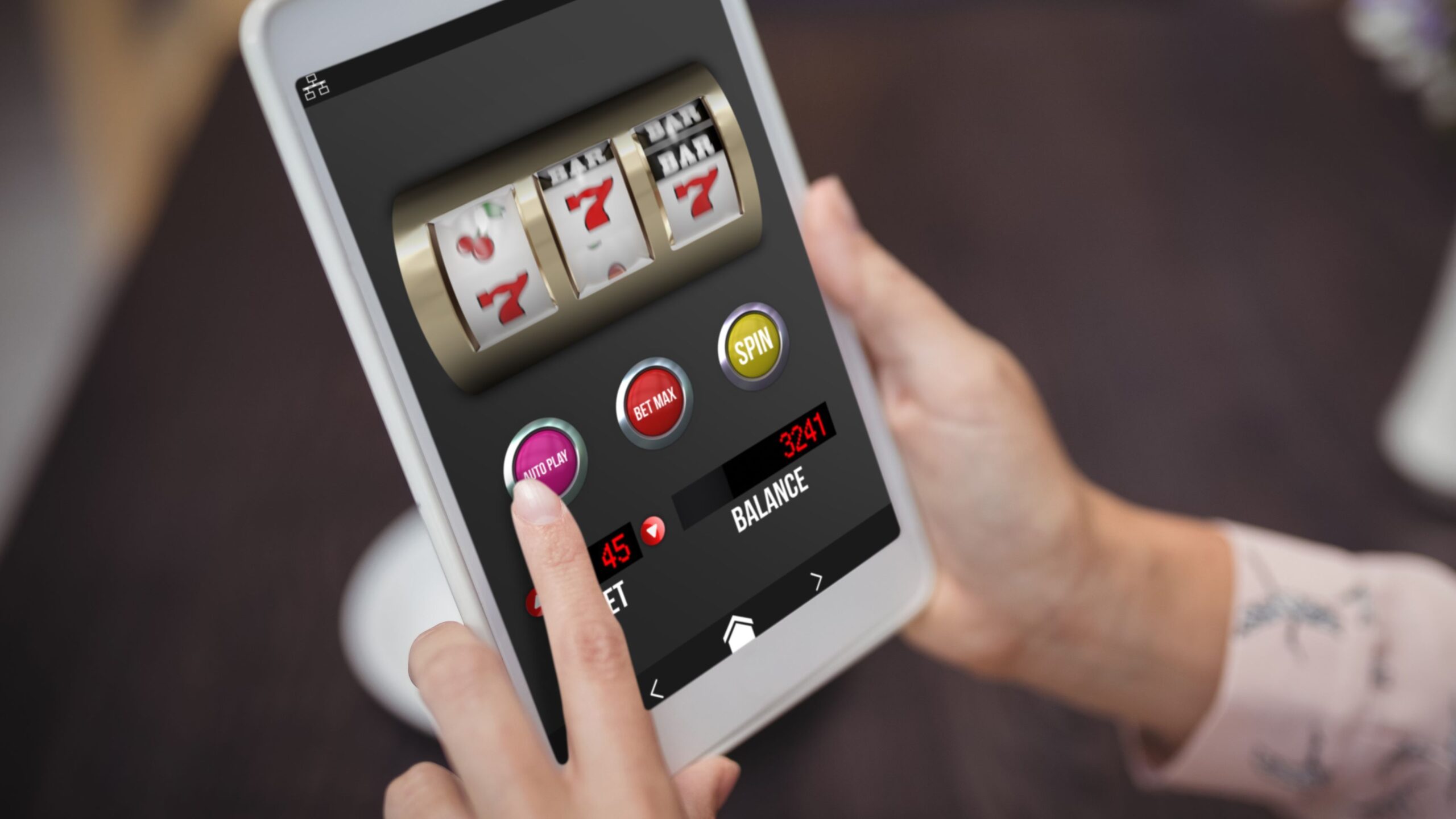 The Pros and Cons of Auto-Play Features in Slots